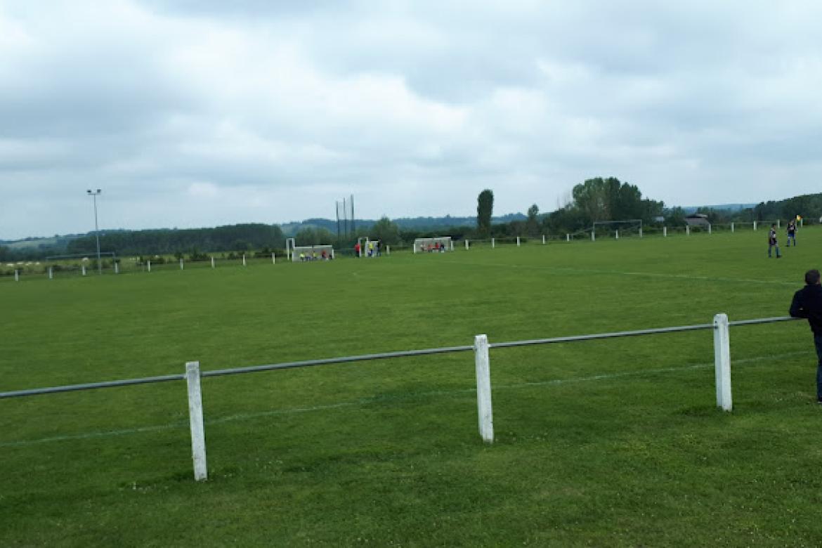 Terrain de football enherbé et stabilité